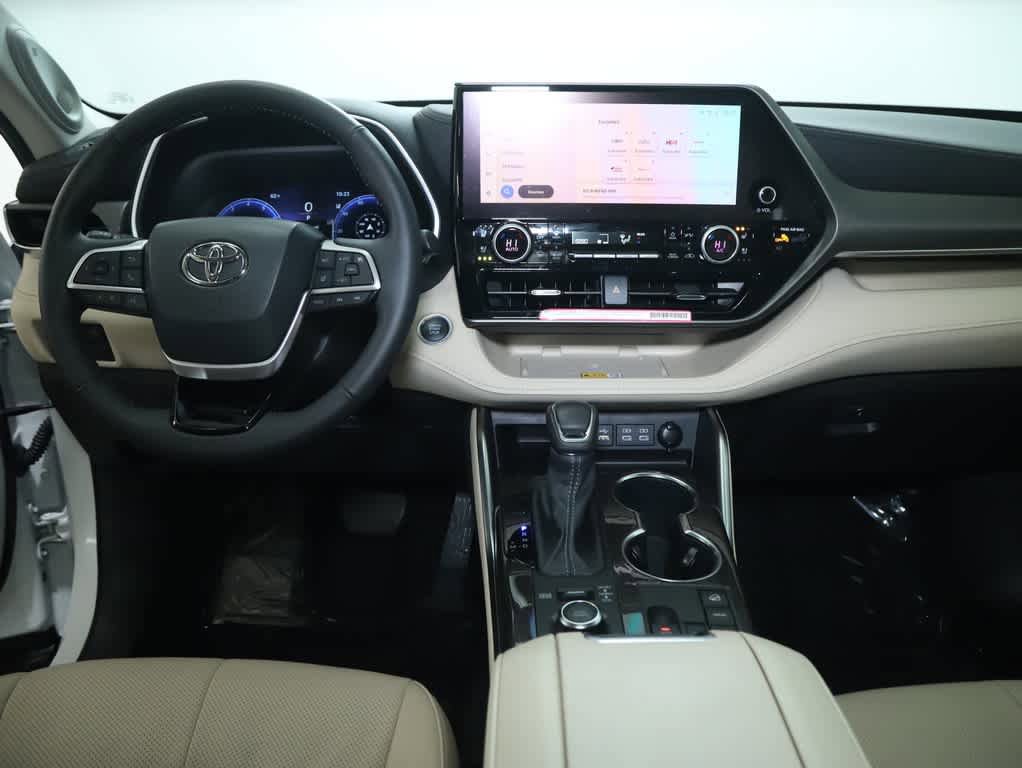 Used 2024 Toyota Highlander Limited AWD/4WD image 36