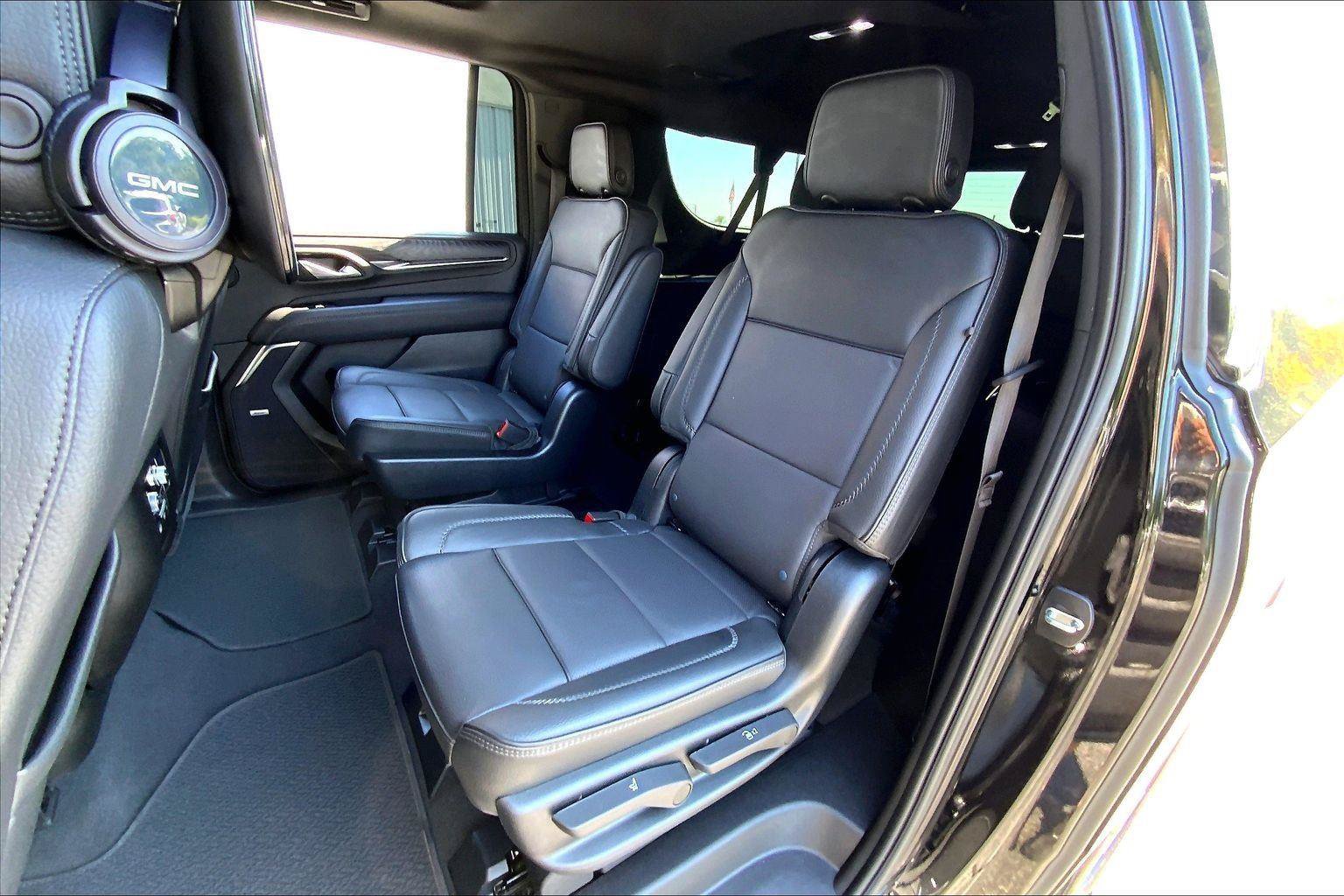 Used 2023 GMC Yukon XL Denali w/ Denali Reserve Package AWD/4WD image 25