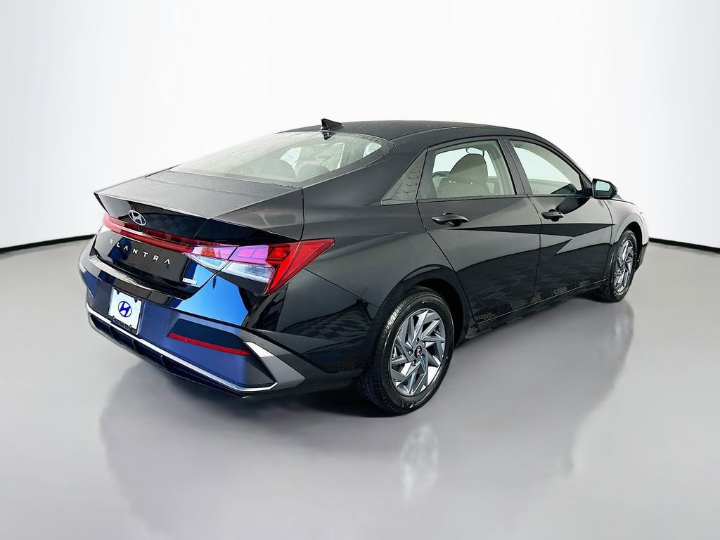 New 2026 Hyundai Elantra Blue image 5
