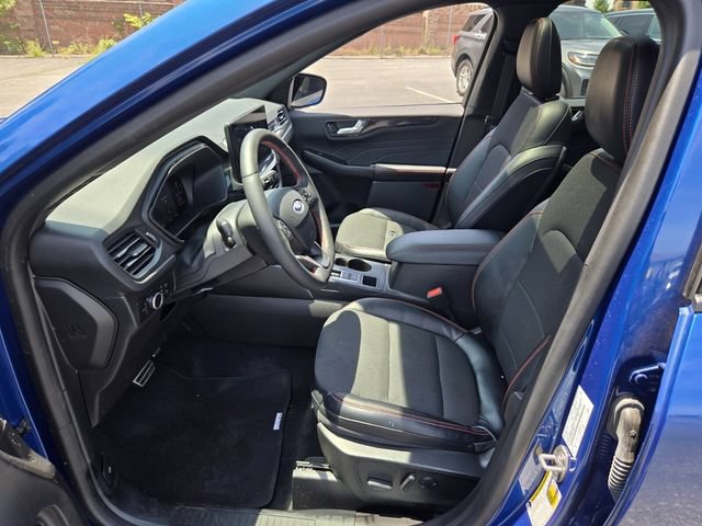 Used 2023 Ford Escape ST-Line w/ Tech Pack #1 AWD/4WD image 11
