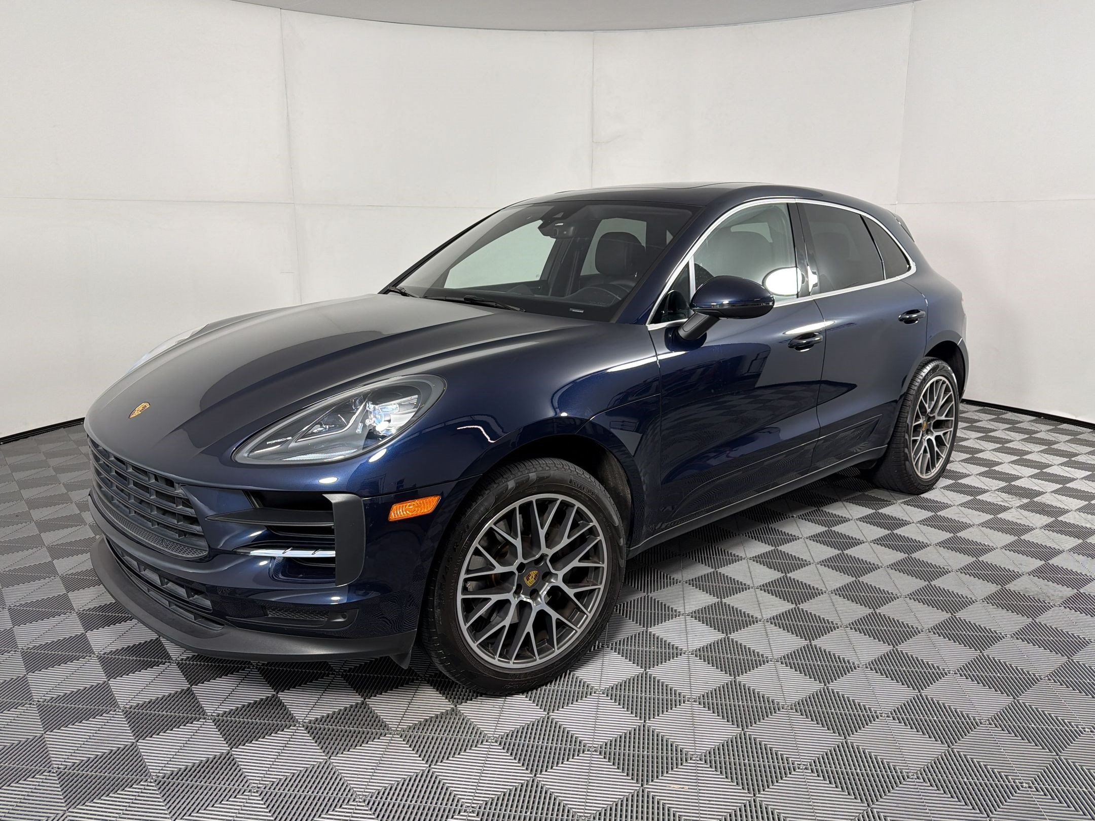 Certified 2019 Porsche Macan S AWD/4WD image 1