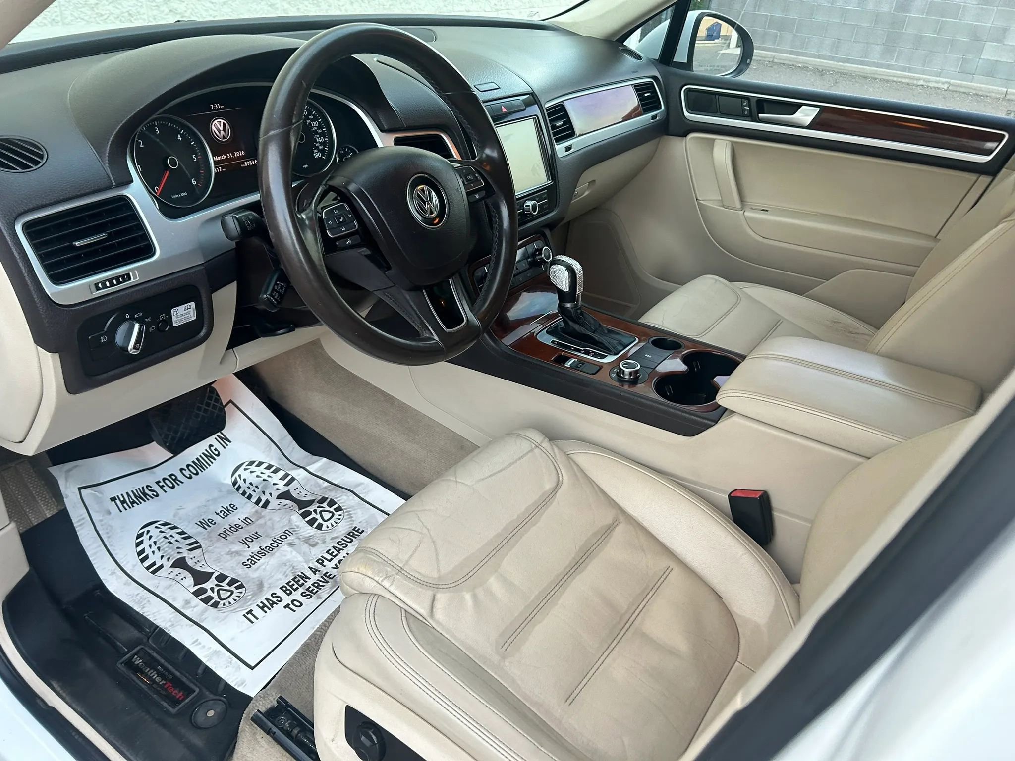 Used 2013 Volkswagen Touareg TDI image 11