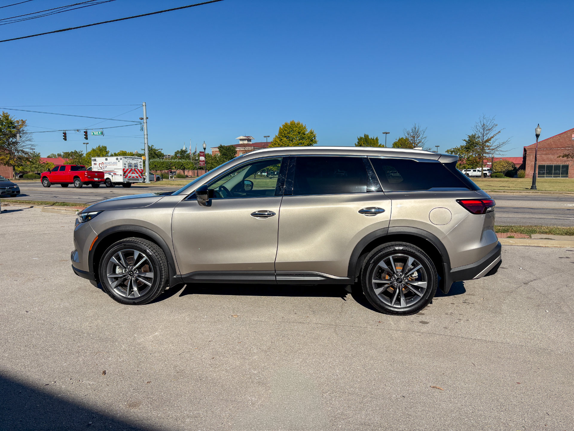 Used 2023 INFINITI QX60 Luxe w/ Cargo Package AWD/4WD image 7
