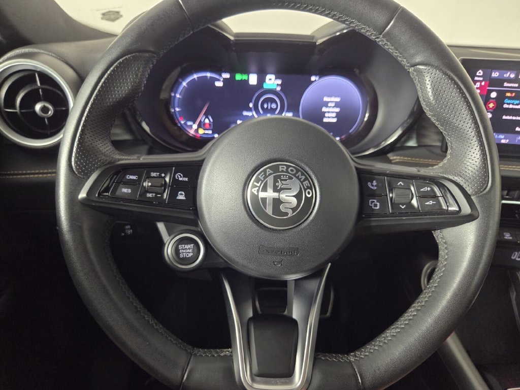 Used 2025 Alfa Romeo Tonale w/ Premium Package AWD/4WD image 16