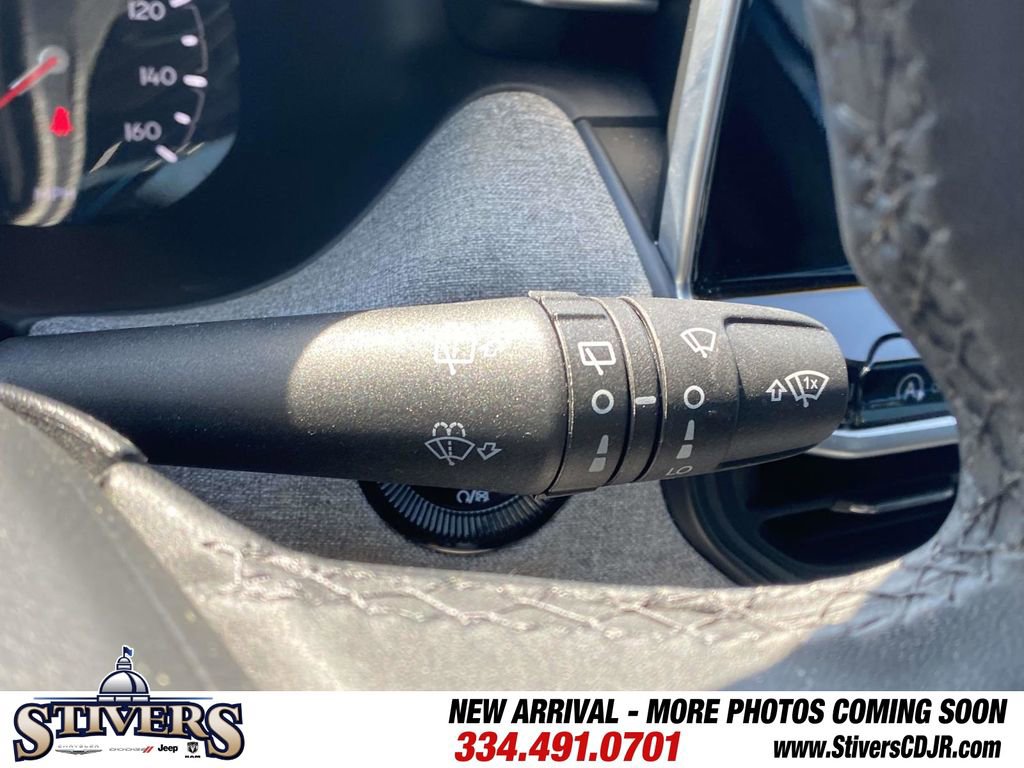 Used 2025 Jeep Compass Latitude image 32