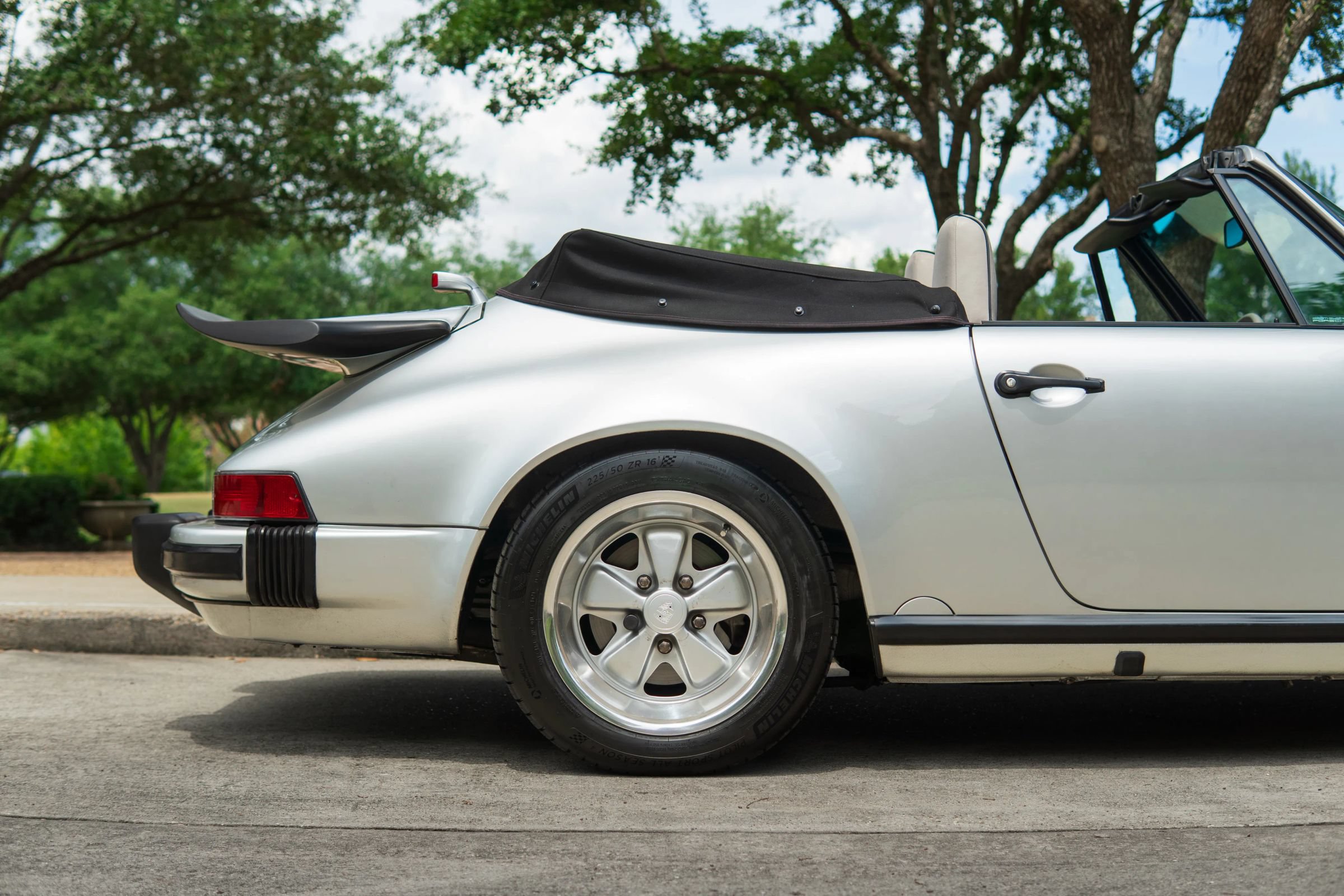 Used 1989 Porsche 911 Carrera RWD image 4