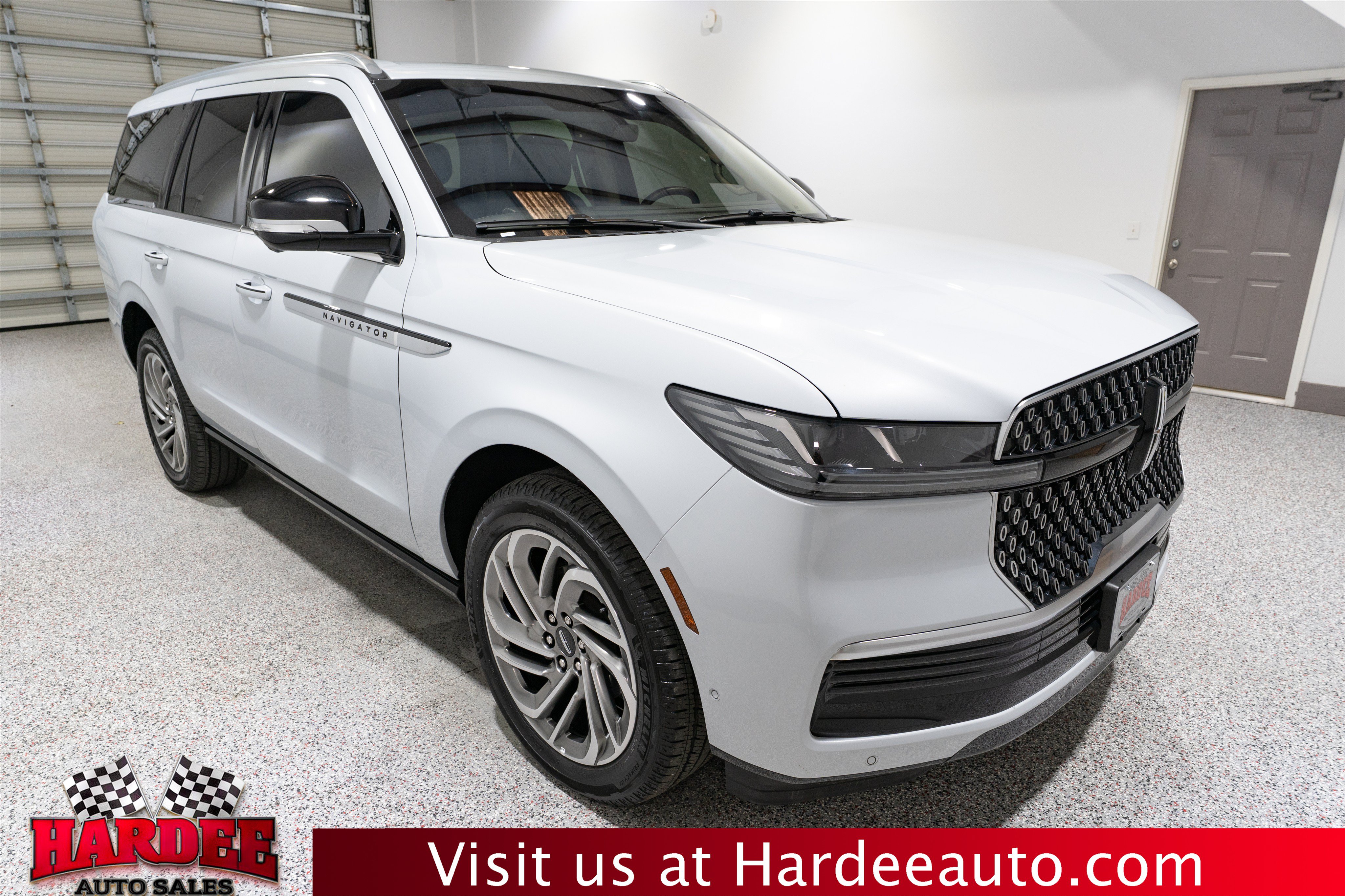 Used 2025 Lincoln Navigator Reserve AWD/4WD image 6