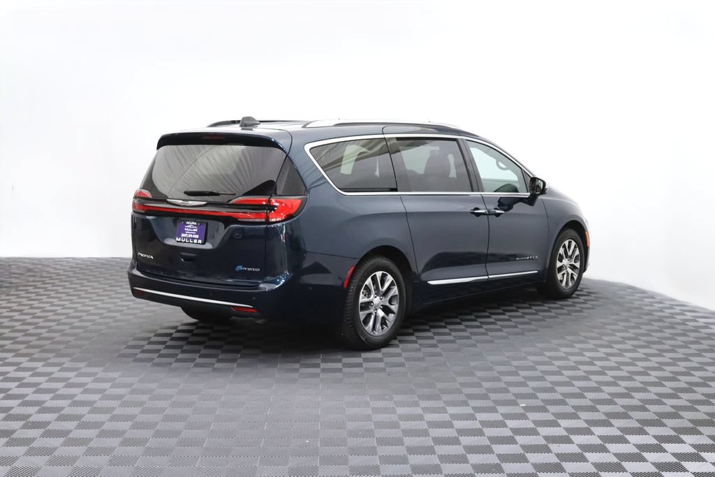 Used 2023 Chrysler Pacifica Pinnacle FWD image 8