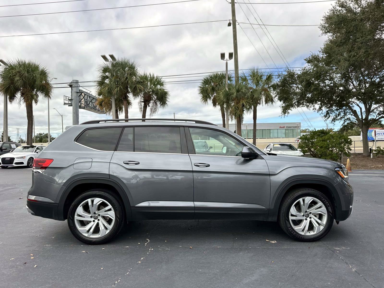 Used 2023 Volkswagen Atlas SE image 4