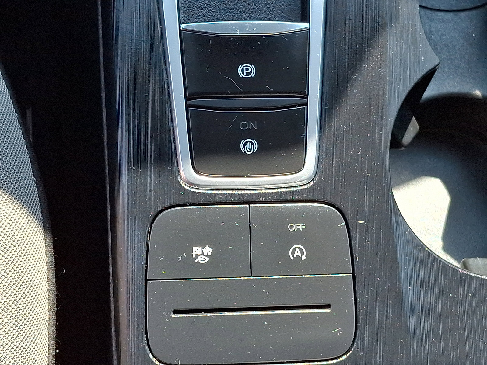 Used 2022 Ford Escape SE w/ SE Sport Appearance Package image 24