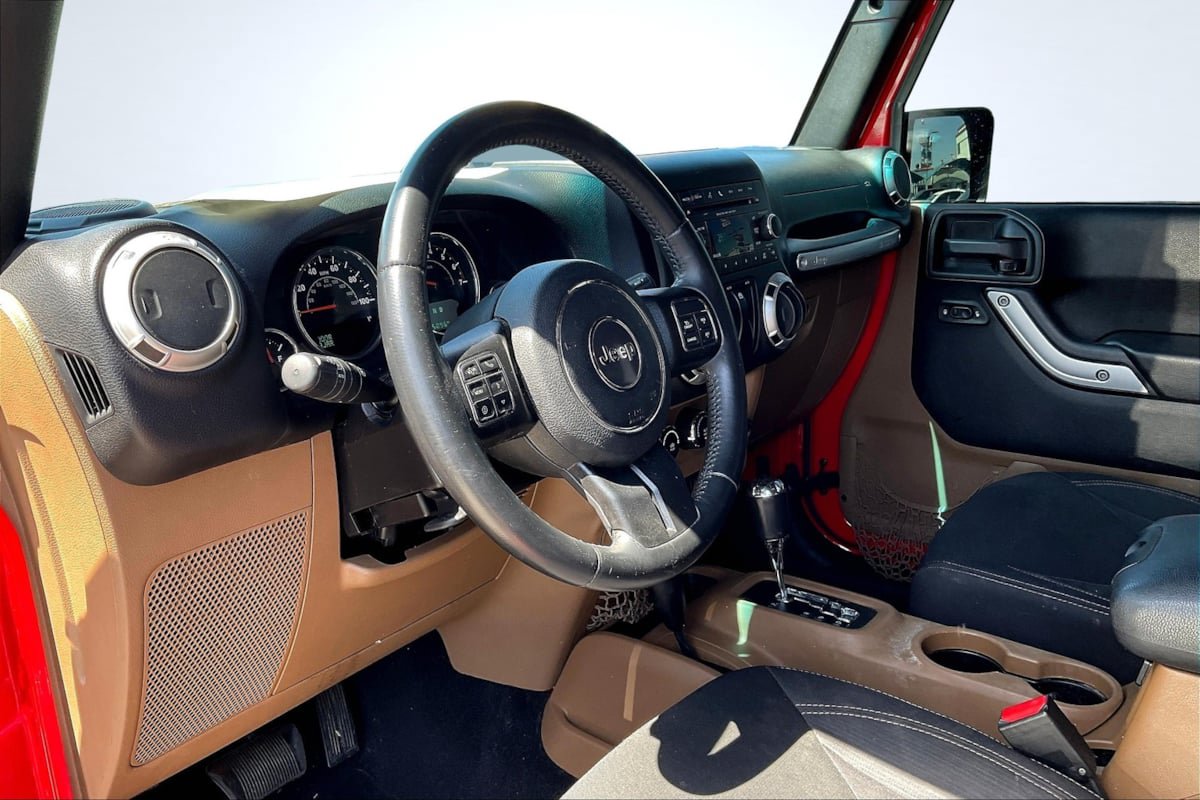 Used 2016 Jeep Wrangler Sahara w/ Connectivity Group AWD/4WD image 10