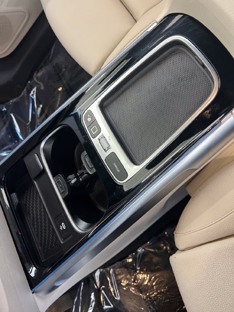 Used 2025 Mercedes-Benz EQB 300 4MATIC image 28