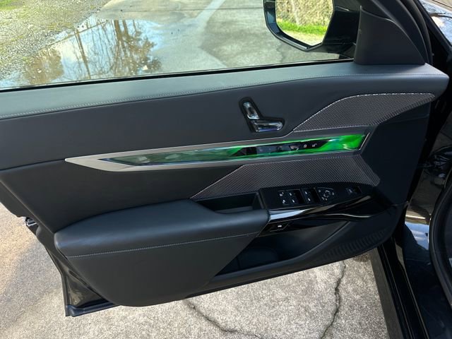 Used 2023 BMW 740i w/ Parking Assistance Package image 16