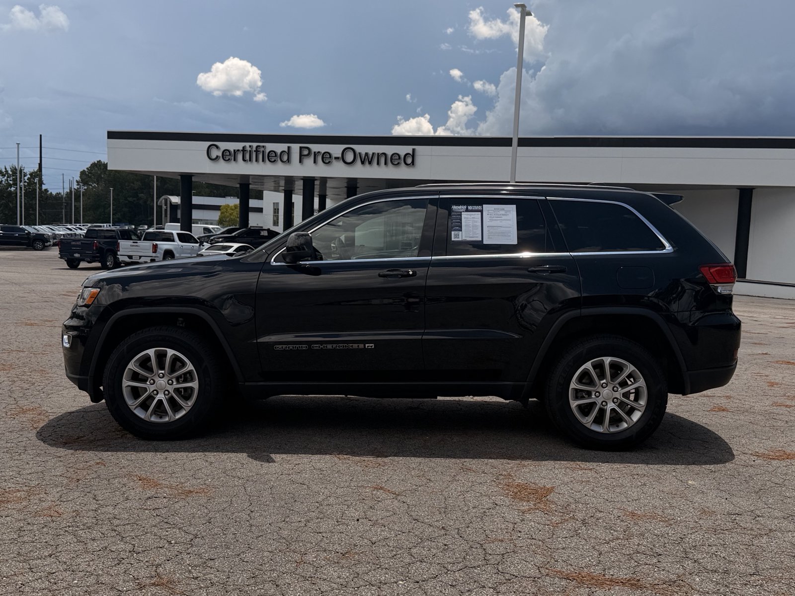 Used 2022 Jeep Grand Cherokee Laredo E AWD/4WD image 9