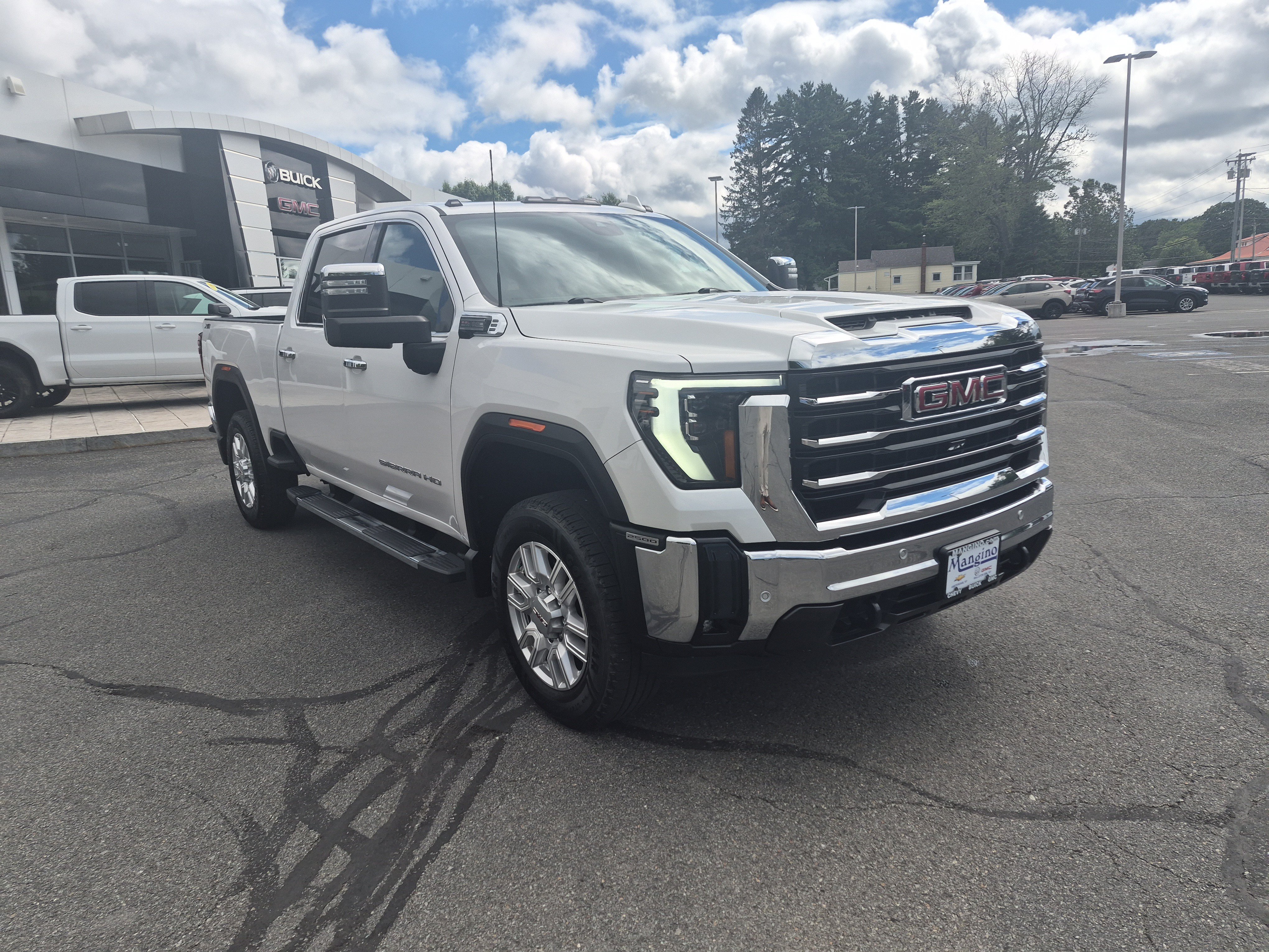 Used 2024 GMC Sierra 2500 SLT w/ SLT Premium Package AWD/4WD image 7
