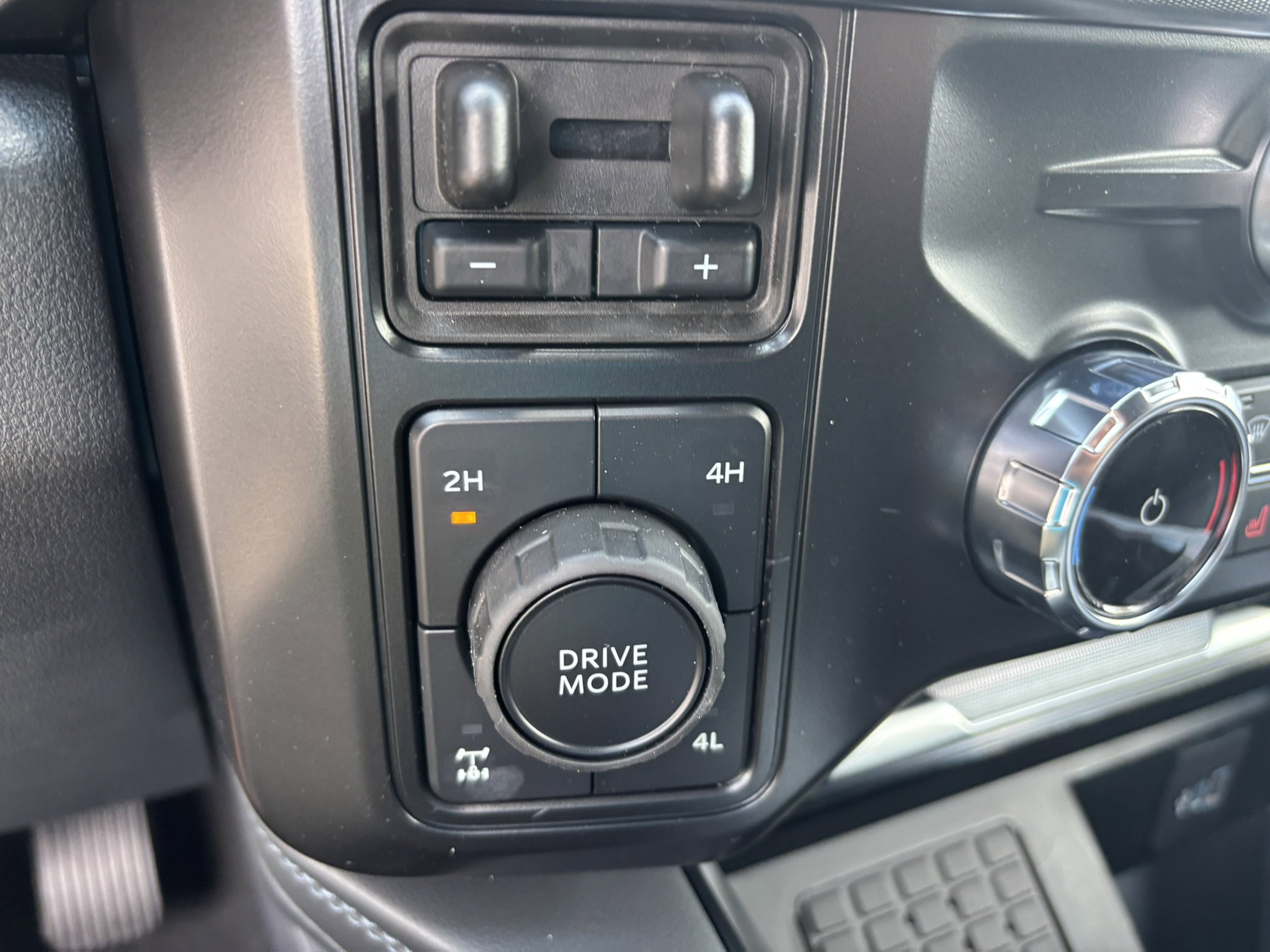 New 2025 Ford F250 4x4 Crew Cab Super Duty image 31