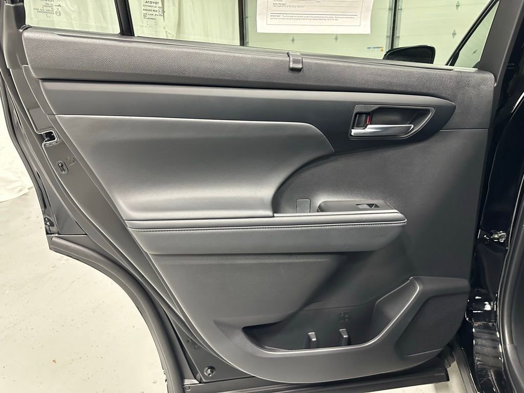 Used 2025 Toyota Highlander XSE AWD/4WD image 45