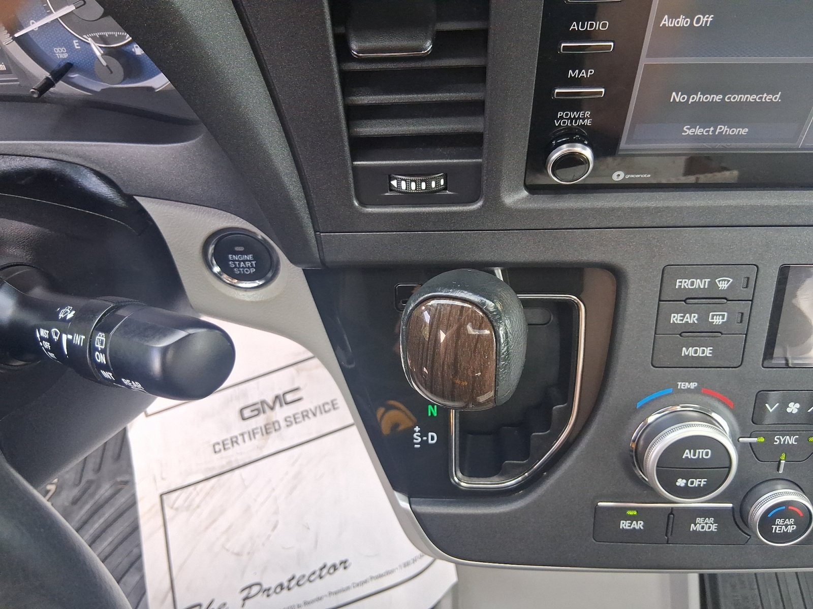 Used 2020 Toyota Sienna XLE w/ XLE Navigation Package FWD image 23