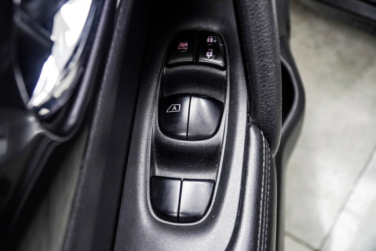 Used 2017 Nissan Rogue S FWD image 30