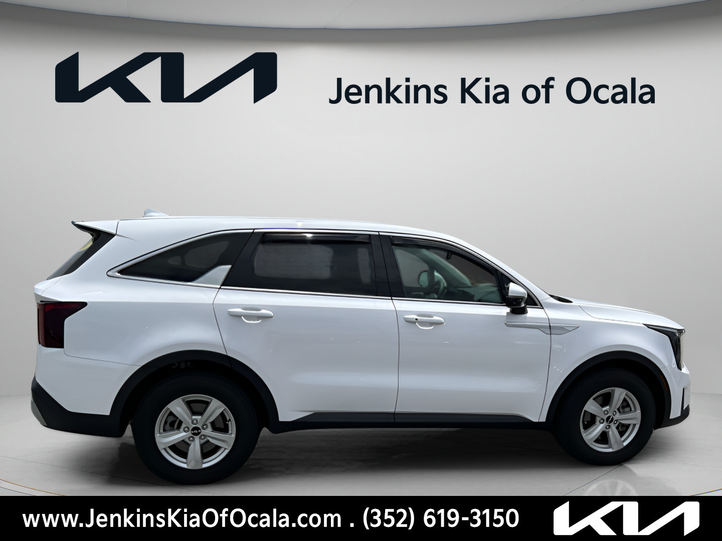 Used 2024 Kia Sorento LX FWD image 4