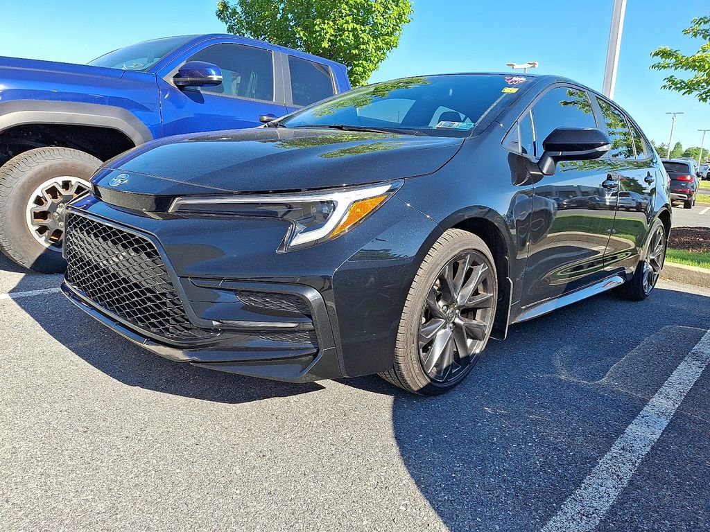 Used 2025 Toyota Corolla SE FWD image 3