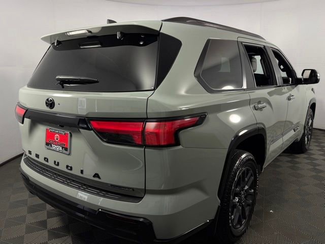 Used 2025 Toyota Sequoia Platinum AWD/4WD image 8