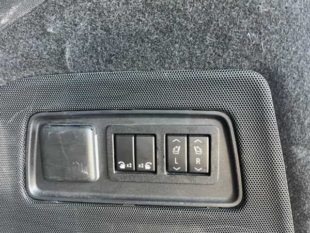 Used 2021 Cadillac Escalade Sport w/ LPO, ONYX Package AWD/4WD image 15