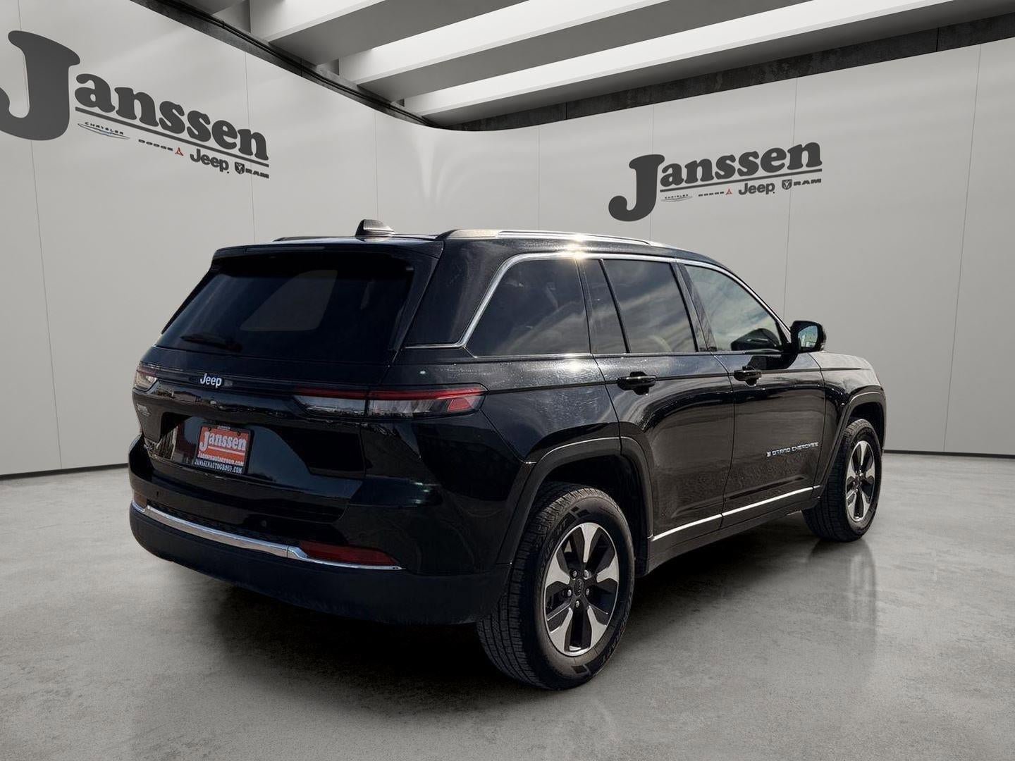 Used 2024 Jeep Grand Cherokee Limited 4xe AWD/4WD image 6