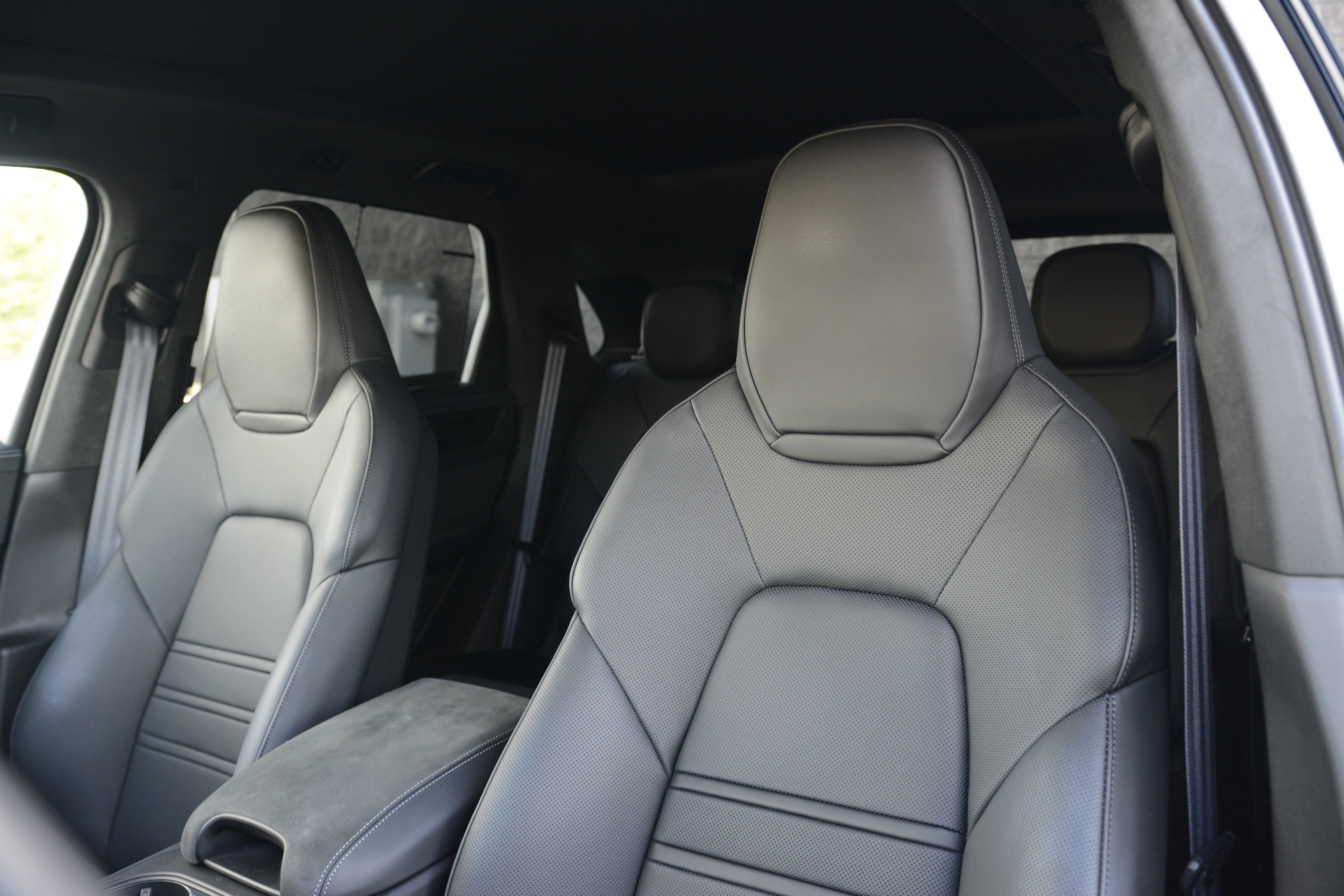 Certified 2026 Porsche Cayenne GTS AWD/4WD image 5