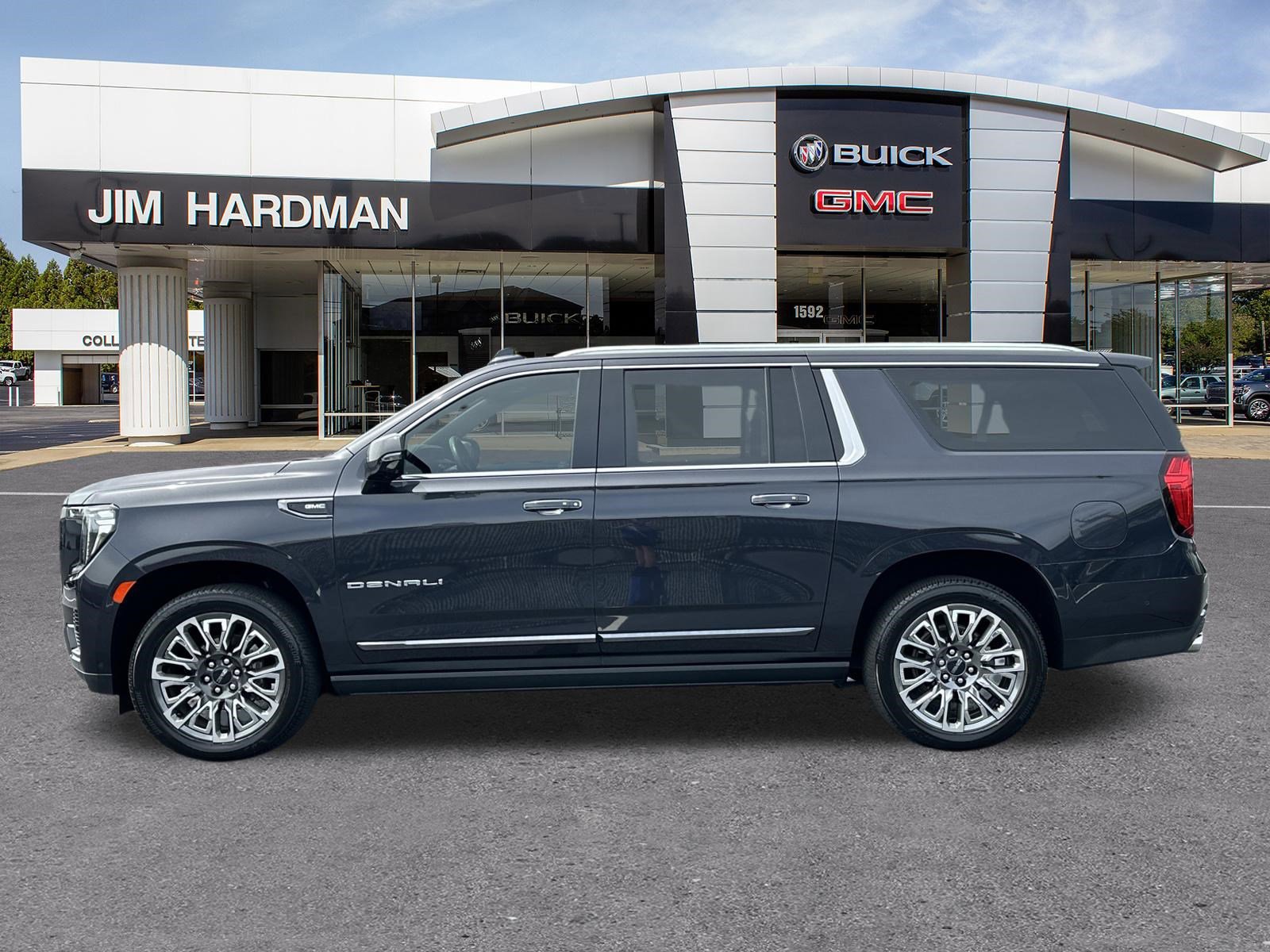 Used 2023 GMC Yukon XL Denali Ultimate w/ LPO, Floor Liner Package AWD/4WD image 4