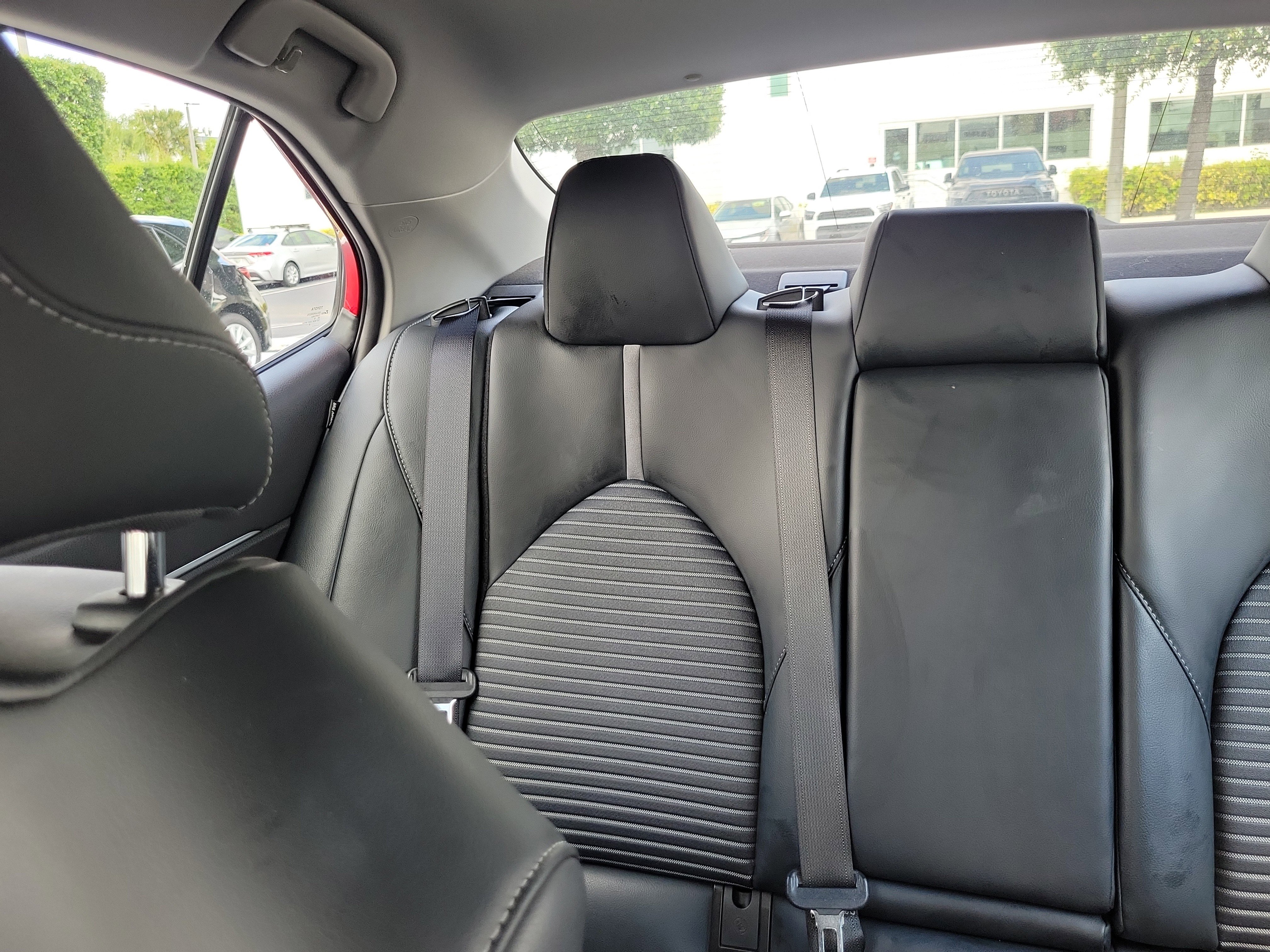 Used 2020 Toyota Camry SE FWD image 20