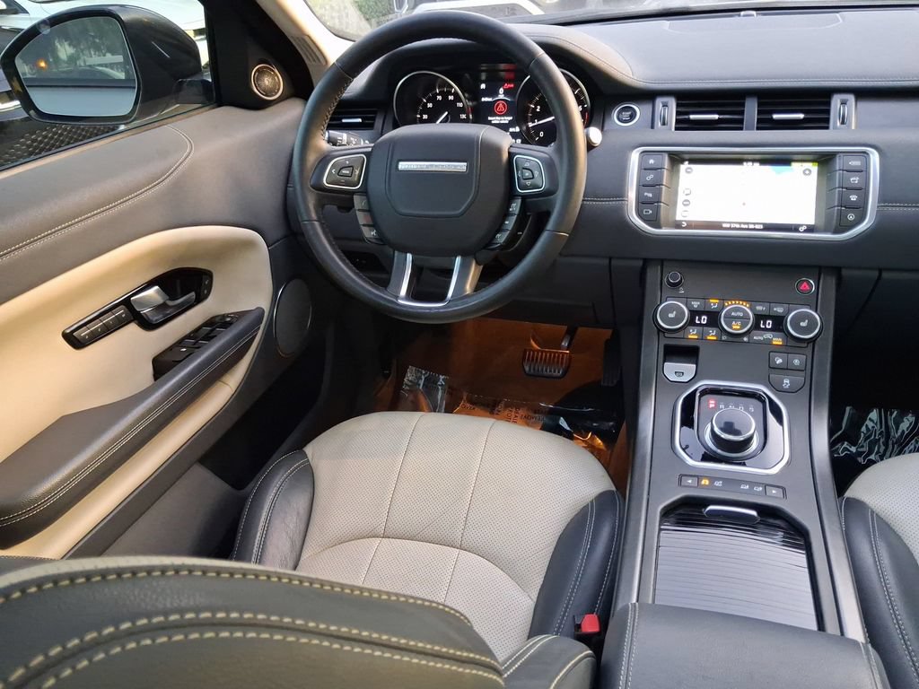 Used 2019 Land Rover Range Rover Evoque SE AWD/4WD image 12