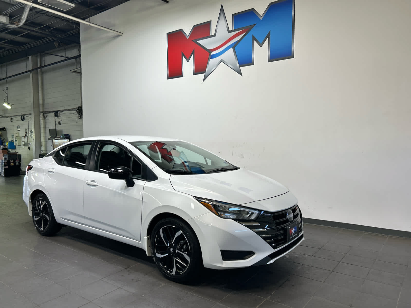 Used 2025 Nissan Versa SR w/ Trunk Package FWD image 2