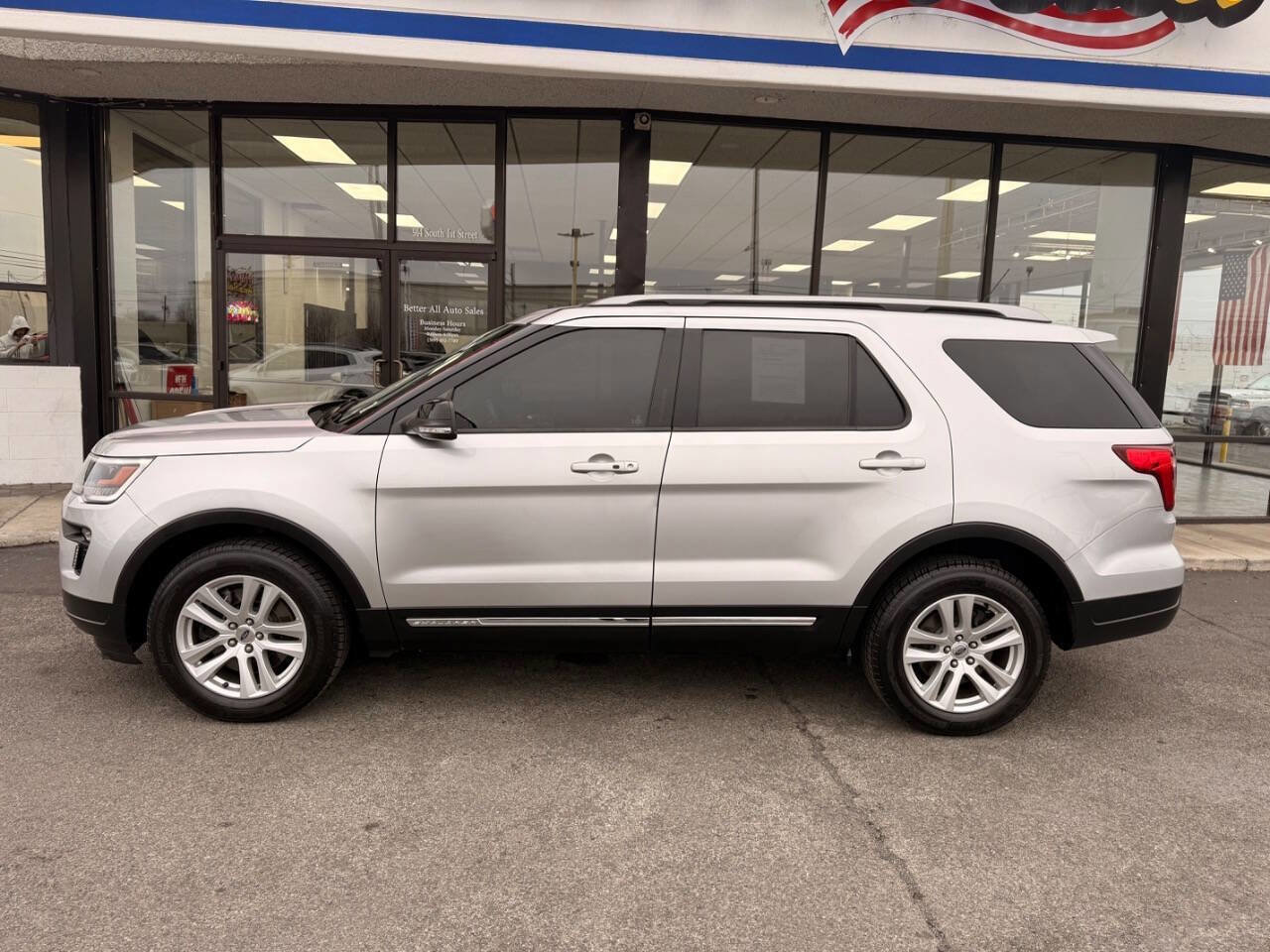 Used 2018 Ford Explorer XLT w/ Equipment Group 201A image 2