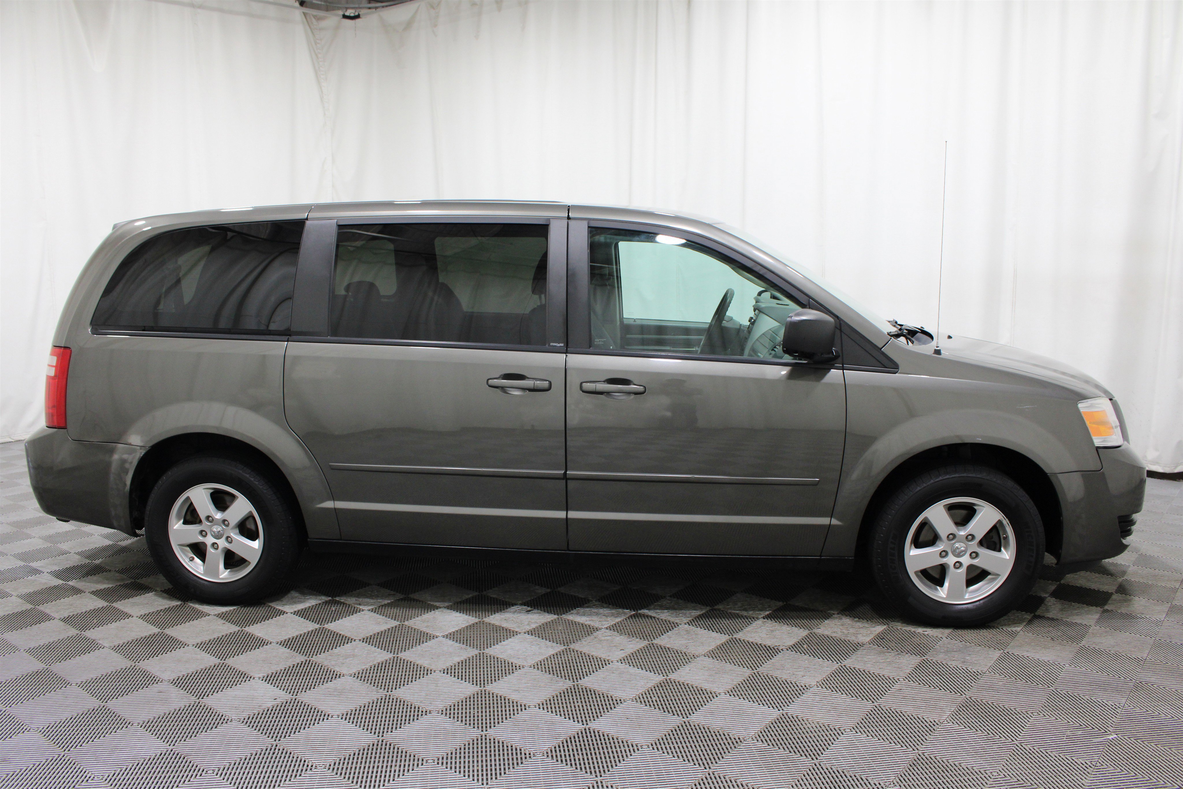 Used 2010 Dodge Grand Caravan SE FWD image 21