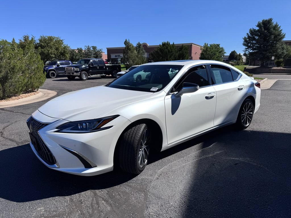 Used 2023 Lexus ES 300h w/ Premium Package FWD image 4
