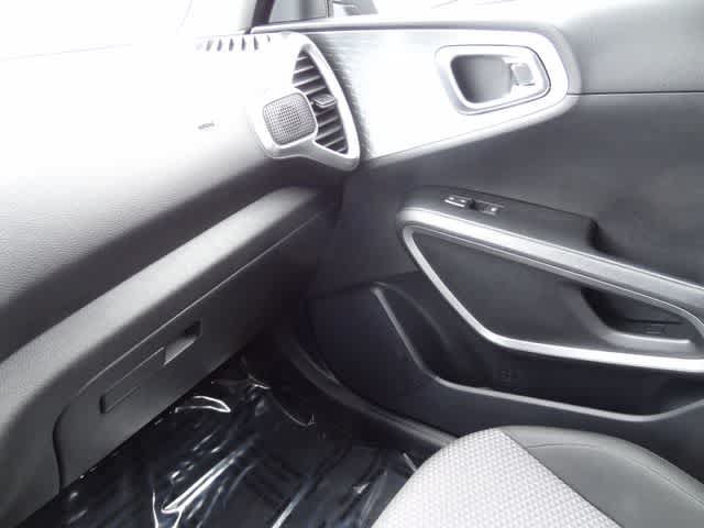 Used 2024 Kia Soul LX w/ Option Group 015 FWD image 30