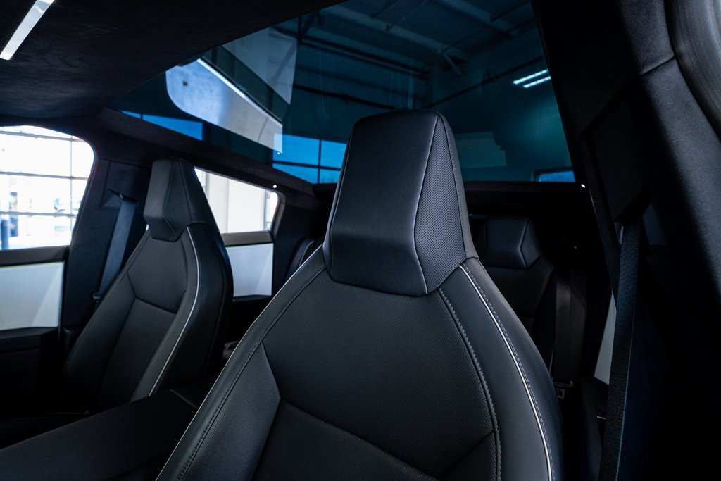 Used 2024 Tesla Cybertruck AWD Crew Cab image 35