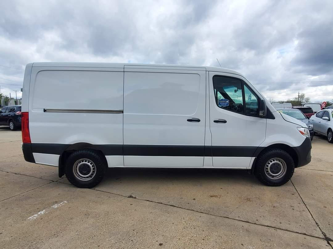 Used 2019 Freightliner Sprinter 2500 w/ Driver Convenience Package image 5
