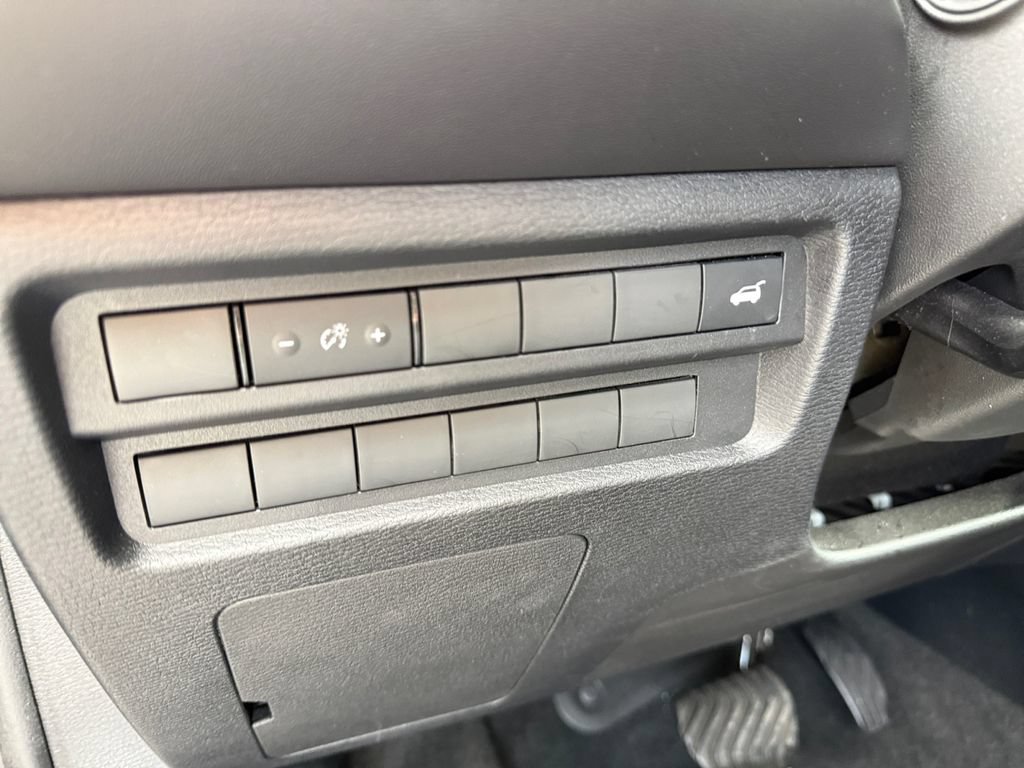 Used 2025 Mitsubishi Outlander SE AWD/4WD image 34