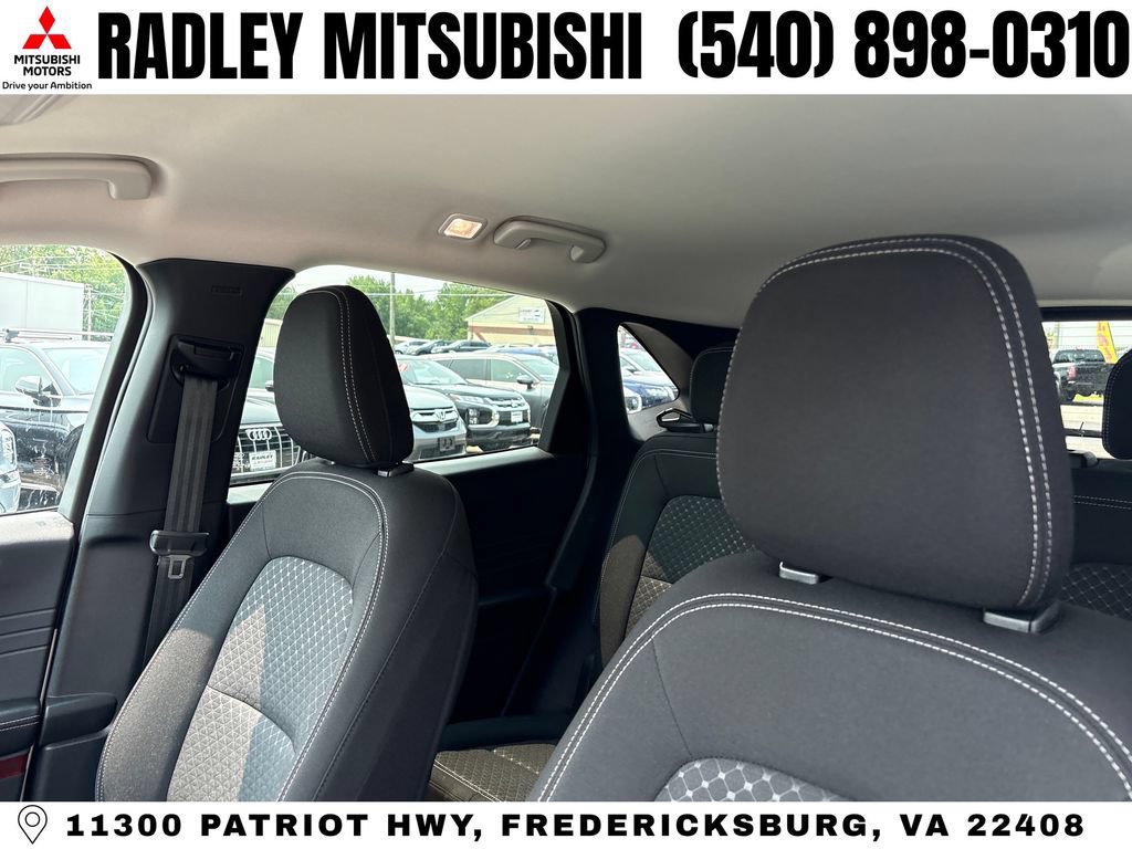 Used 2025 Ford Escape Active AWD/4WD image 2