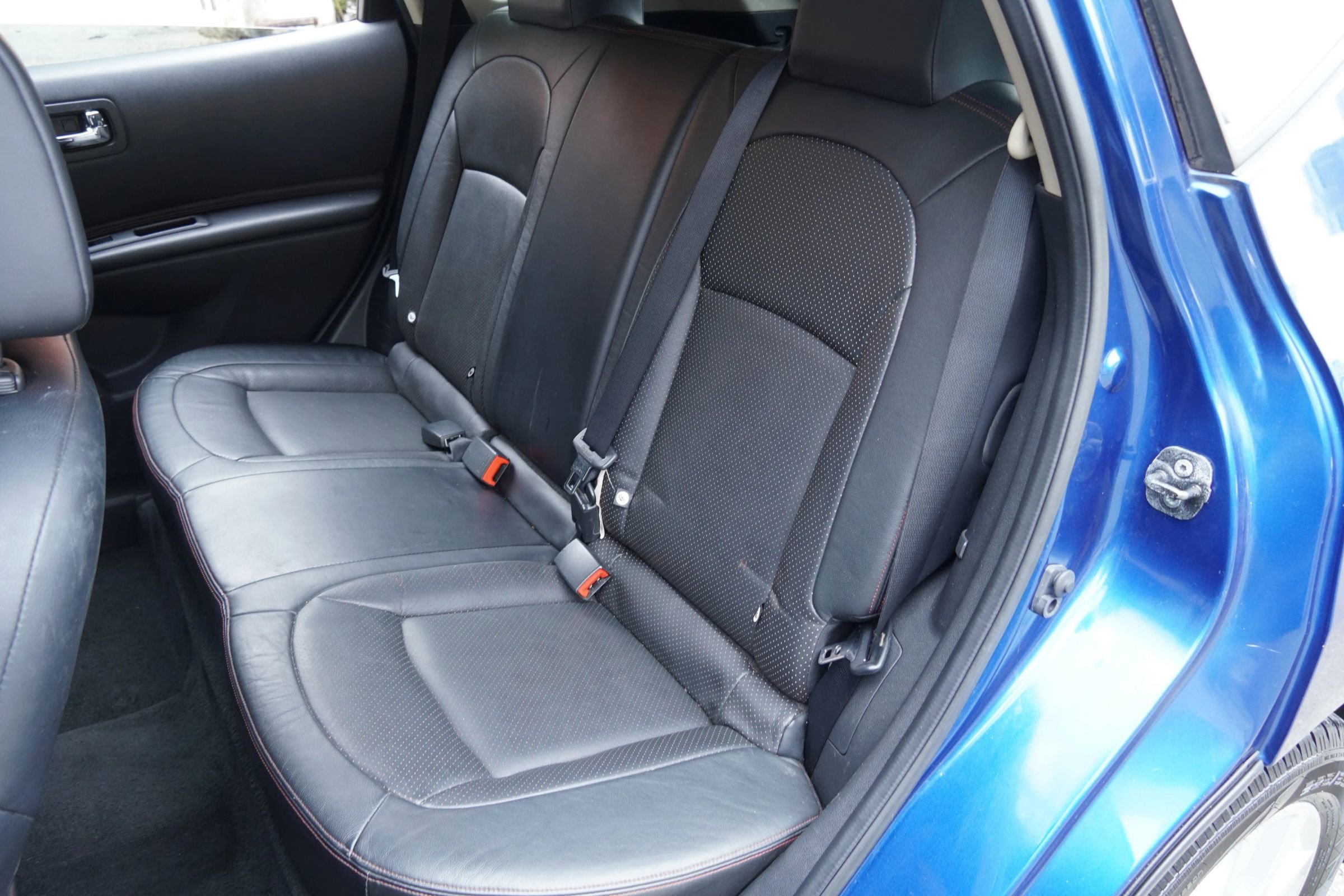 Used 2011 Nissan Rogue SV w/ SL Pkg image 11