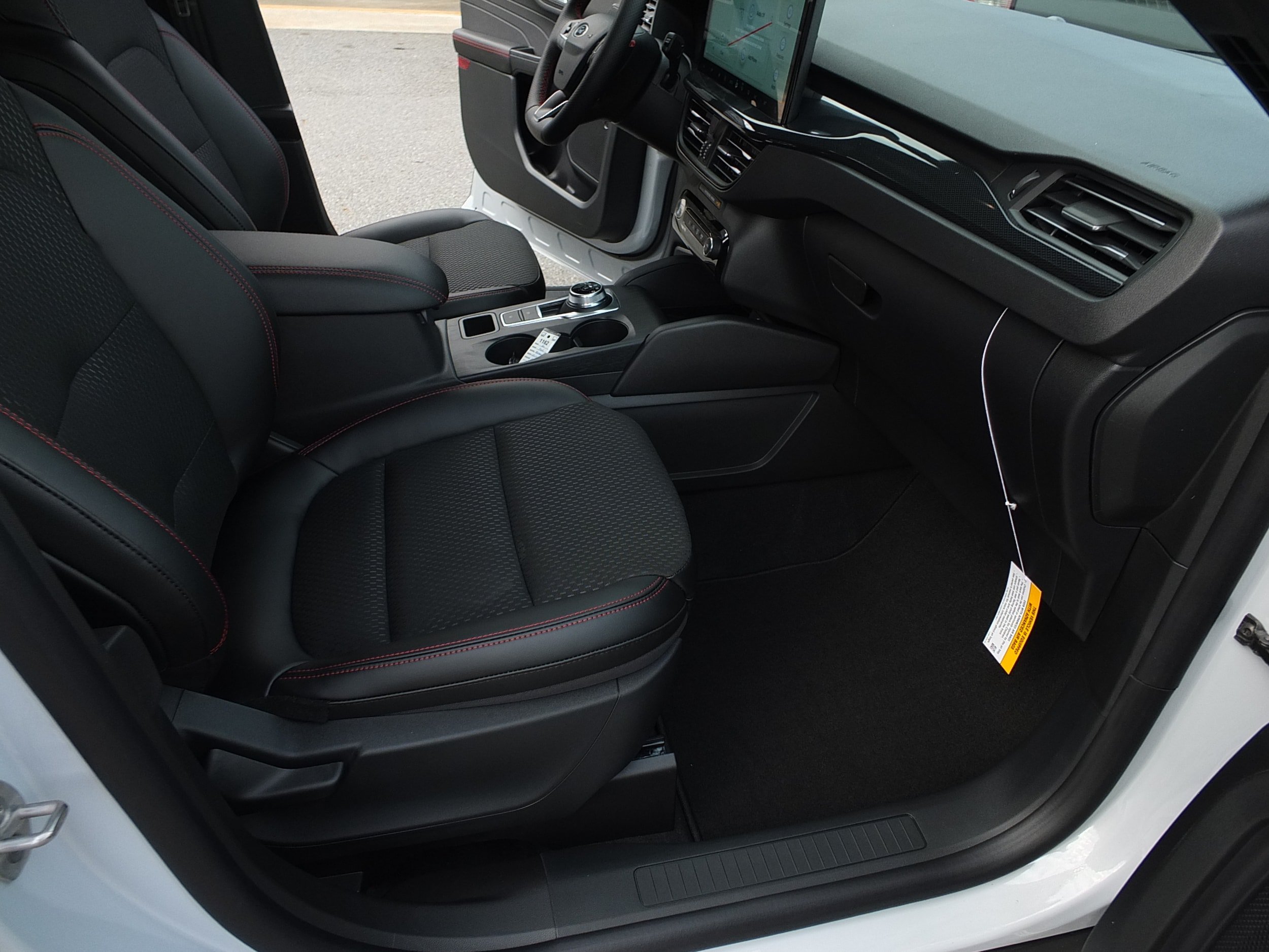 New 2026 Ford Escape ST-Line w/ Tech Pack #1 AWD/4WD image 13