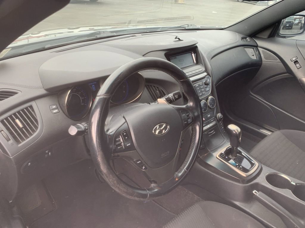 Used 2014 Hyundai Genesis 2.0T image 9