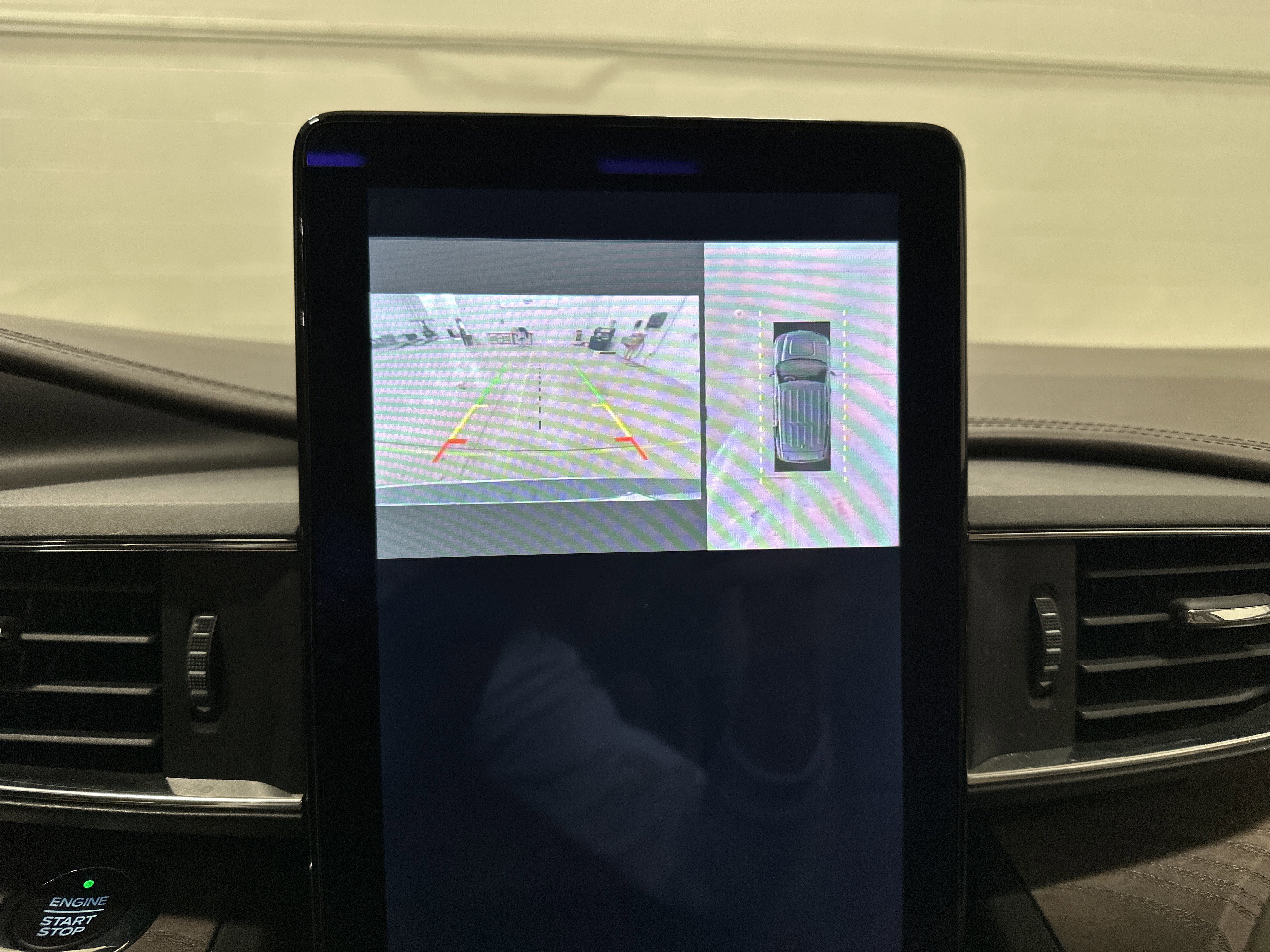 Used 2020 Ford Explorer Platinum w/ Premium Technology Package image 25