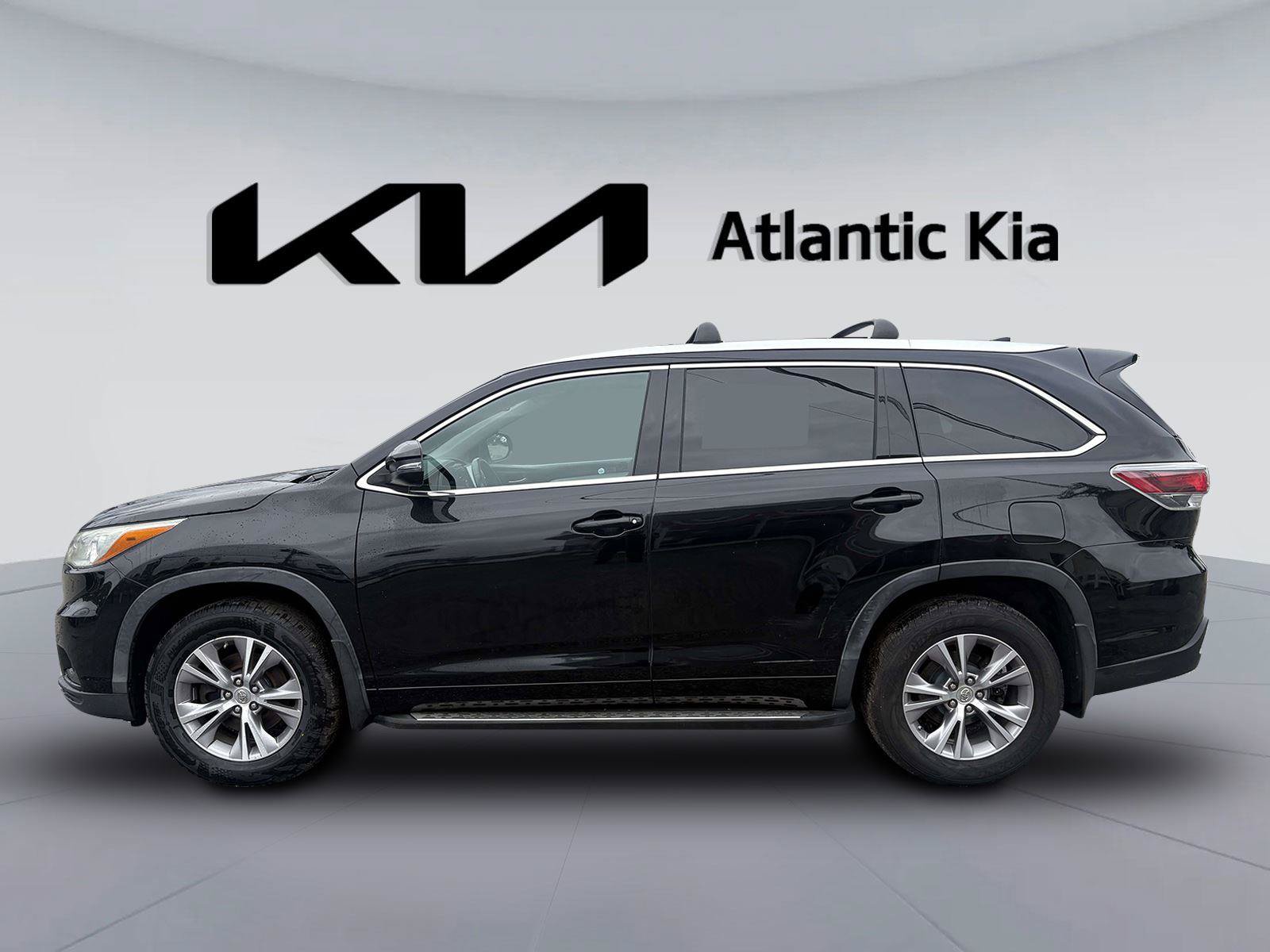 Used 2015 Toyota Highlander XLE AWD/4WD image 12
