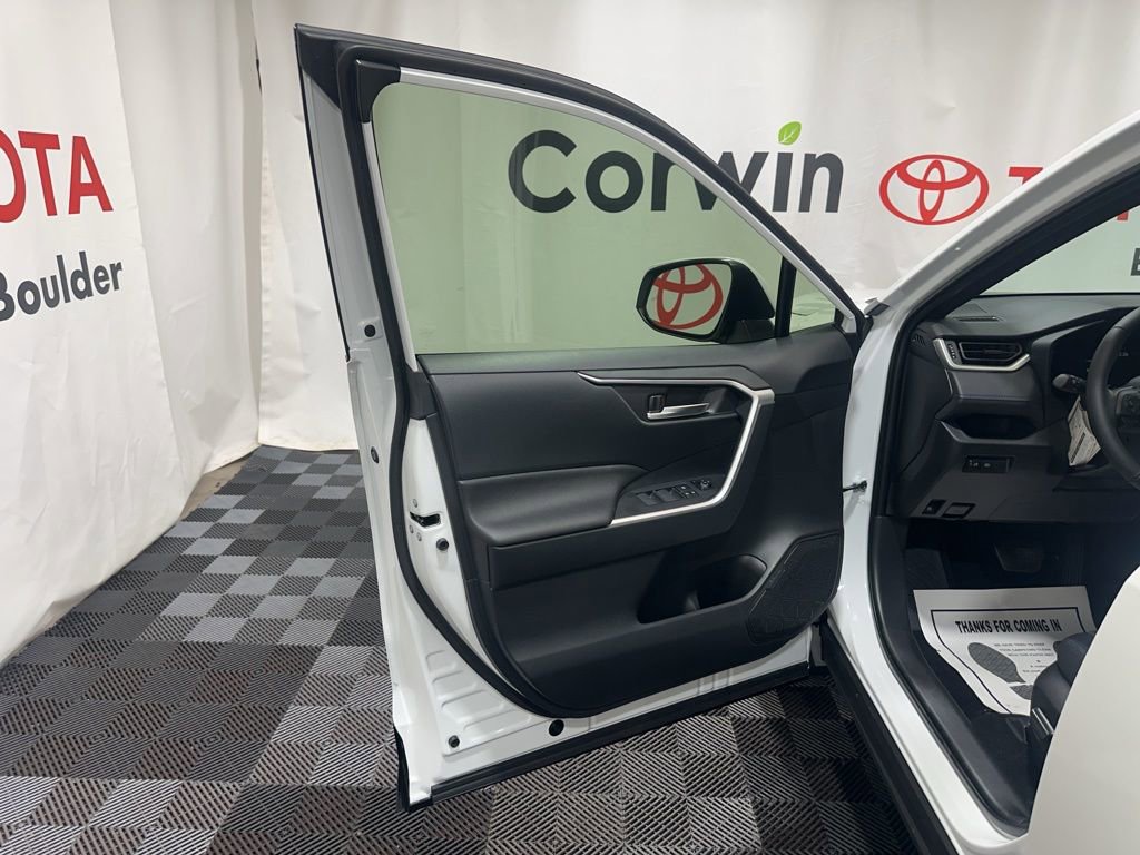Used 2025 Toyota RAV4 SE image 20