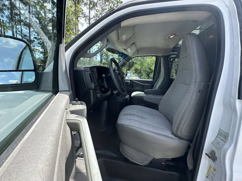 Certified 2017 Chevrolet Express 2500 w/ Express Access Plus Package RWD image 17