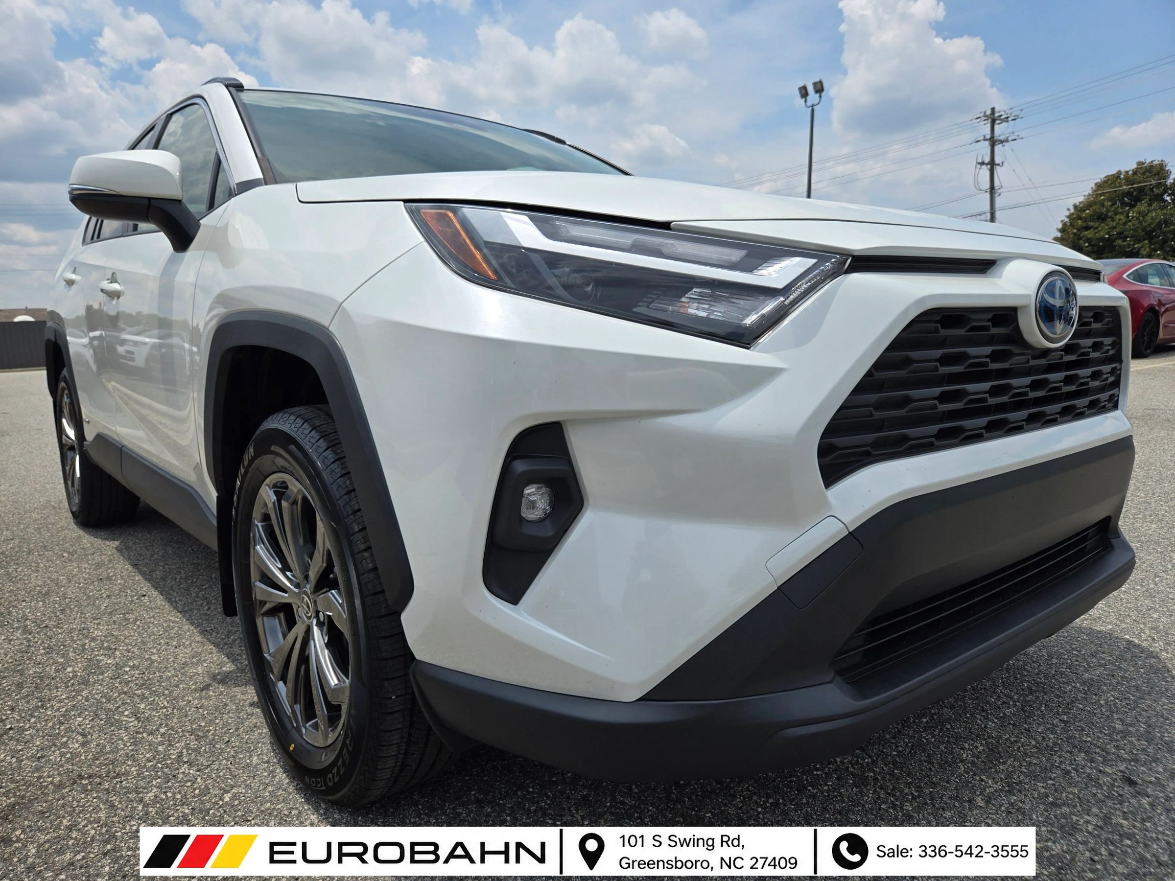 Used 2022 Toyota RAV4 XLE Premium AWD/4WD image 26