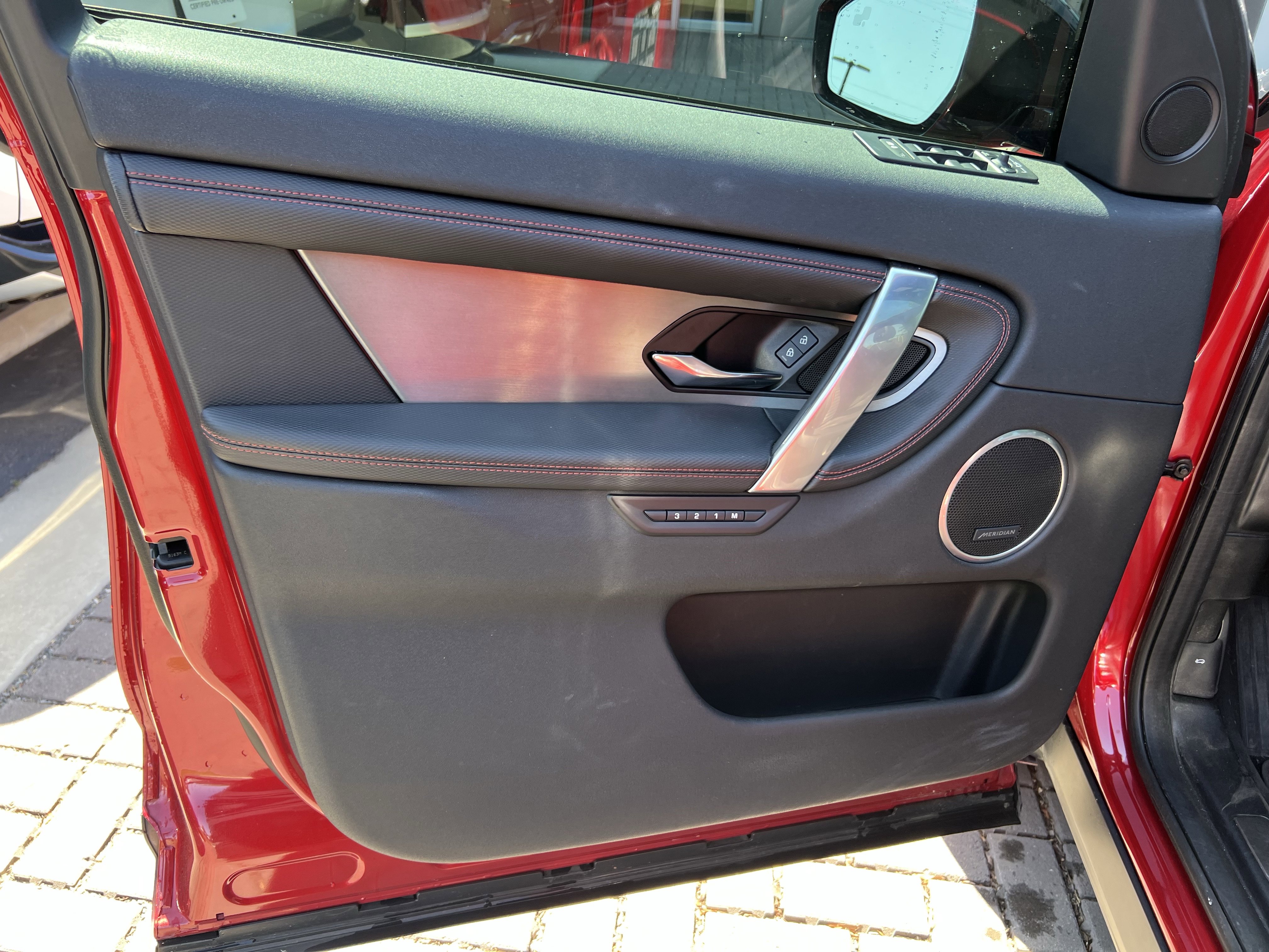 Used 2023 Land Rover Discovery Sport SE R-Dynamic image 13